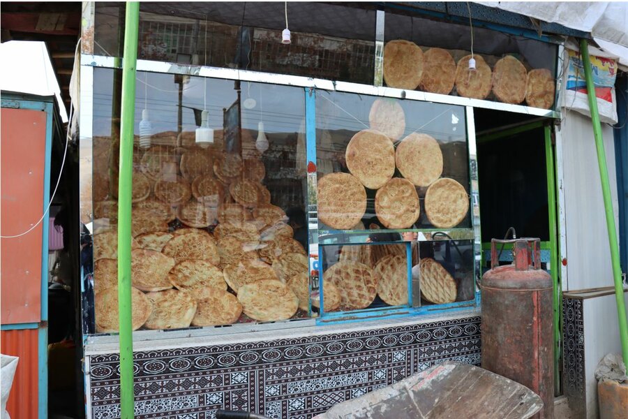 I prezzi dei prodotti di base come il pane sono aumentati negli ultimi mesi. Foto: WFP/Shelley Thakral
